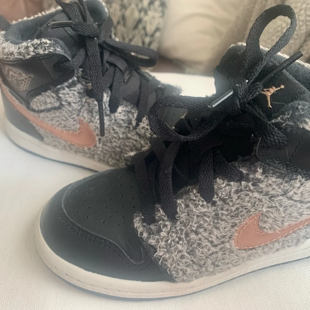 Adorable Fuzzy Air Jordan with Rose gold Nike logo Toddler size 9 toddler - Picture 6 of 11